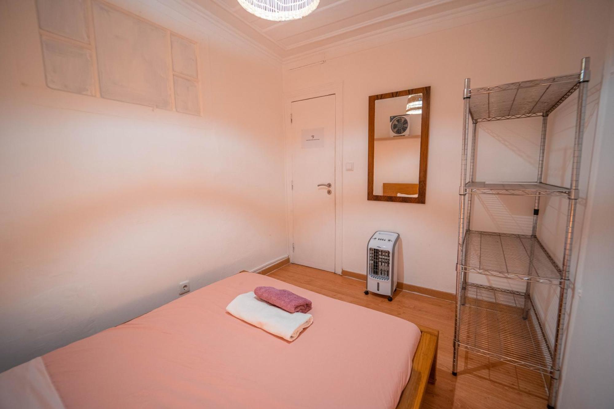 Bedrooms In Bairro Alto Quarto em Acomodações Particulares *