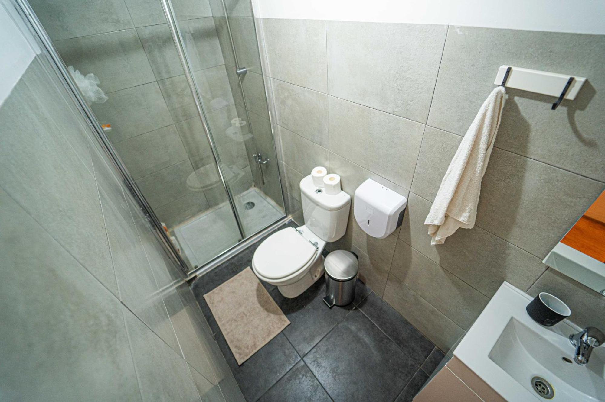 Quarto em Acomodações Particulares Bedrooms In Bairro Alto Lisboa